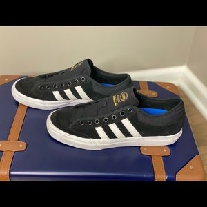 Adidas tennis shoe